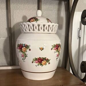 Royal Albert Old Country Roses Cookie Jar with Lid